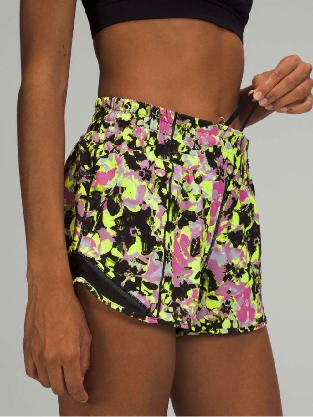 Lululemon Hotty Hot High-Rise Short 2.5" Inflected Highlight Yellow Multi Sz 8